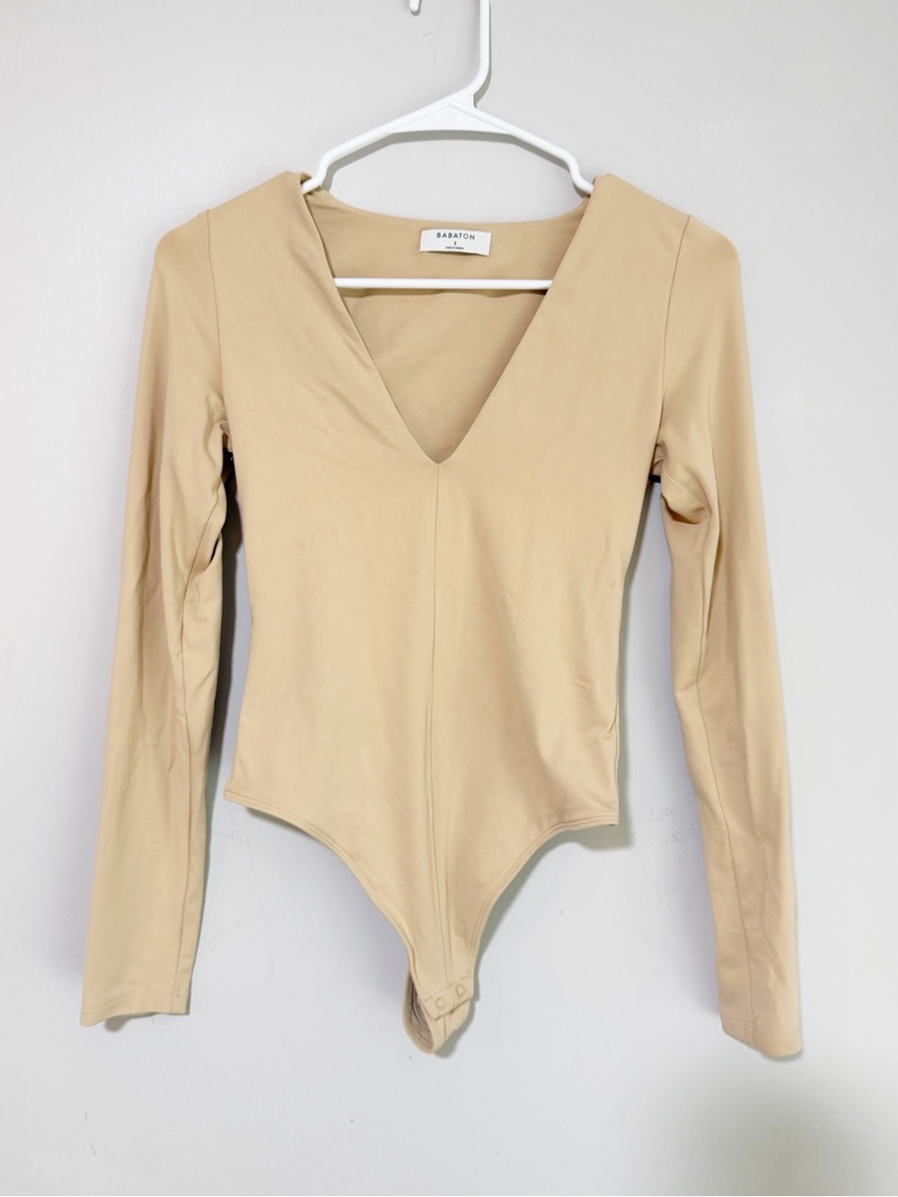 Aritzia babaton contour long sleeve v-neck bodysuit nice size small
